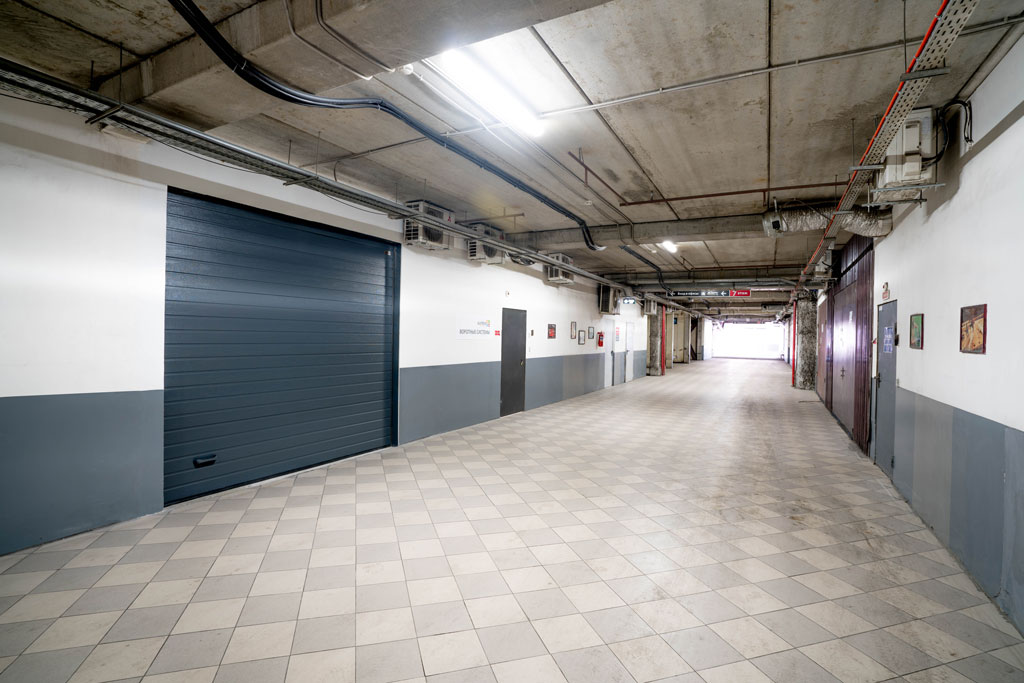 Вход в шоу-рум