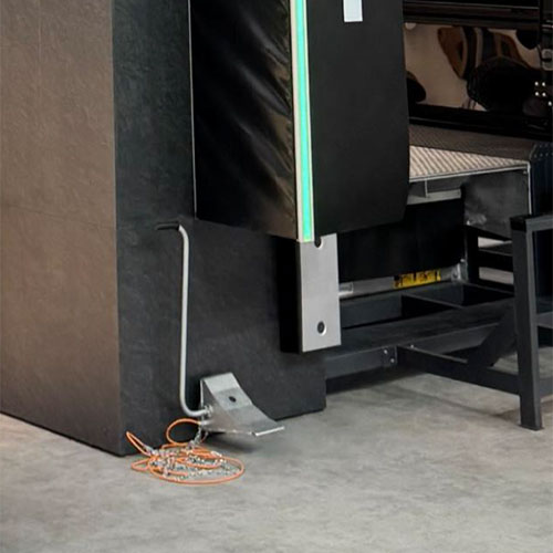 Противооткатный упор с датчиком положения колеса