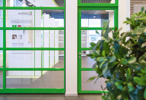 Боковая дверь